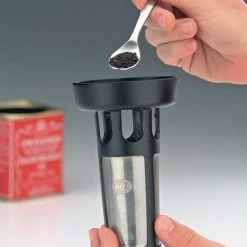 Alfi Teefilter Dan Tea -Red wine glass shop 03 Tee einfuellen 1