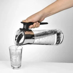 WMF Wasserkaraffe Mit Griff Basic Schwarz 14 WMF Wasserkaraffe Mit Griff Basic Schwarz -Red wine glass shop 06 1804 6040 006 bearbeitet l