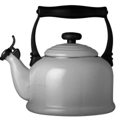 Le Creuset Wasserkessel Tradition Perlgrau