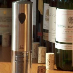 Peugeot Elektrischer Korkenzieher Elis -Red wine glass shop ELIS Korkenzieher Milieu an Korken und Weinflaschen l