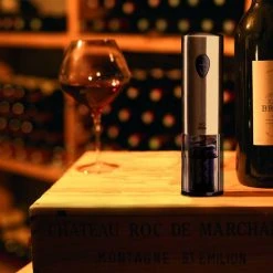Peugeot Elektrischer Korkenzieher Elis -Red wine glass shop ELIS Korkenzieher Milieu im Weinkeller