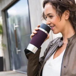 Emsa Isolier-Trinkbecher Mit Manschette Travel Mug In Schwarz -Red wine glass shop Emsa Travel Mug Isolierbecher Brombeere Milieu neu 2 l