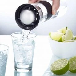 GEFU Karaffe CASCADA -Red wine glass shop GEFU 35270 Wasserkaraffe Makro 2 bearbeitet l